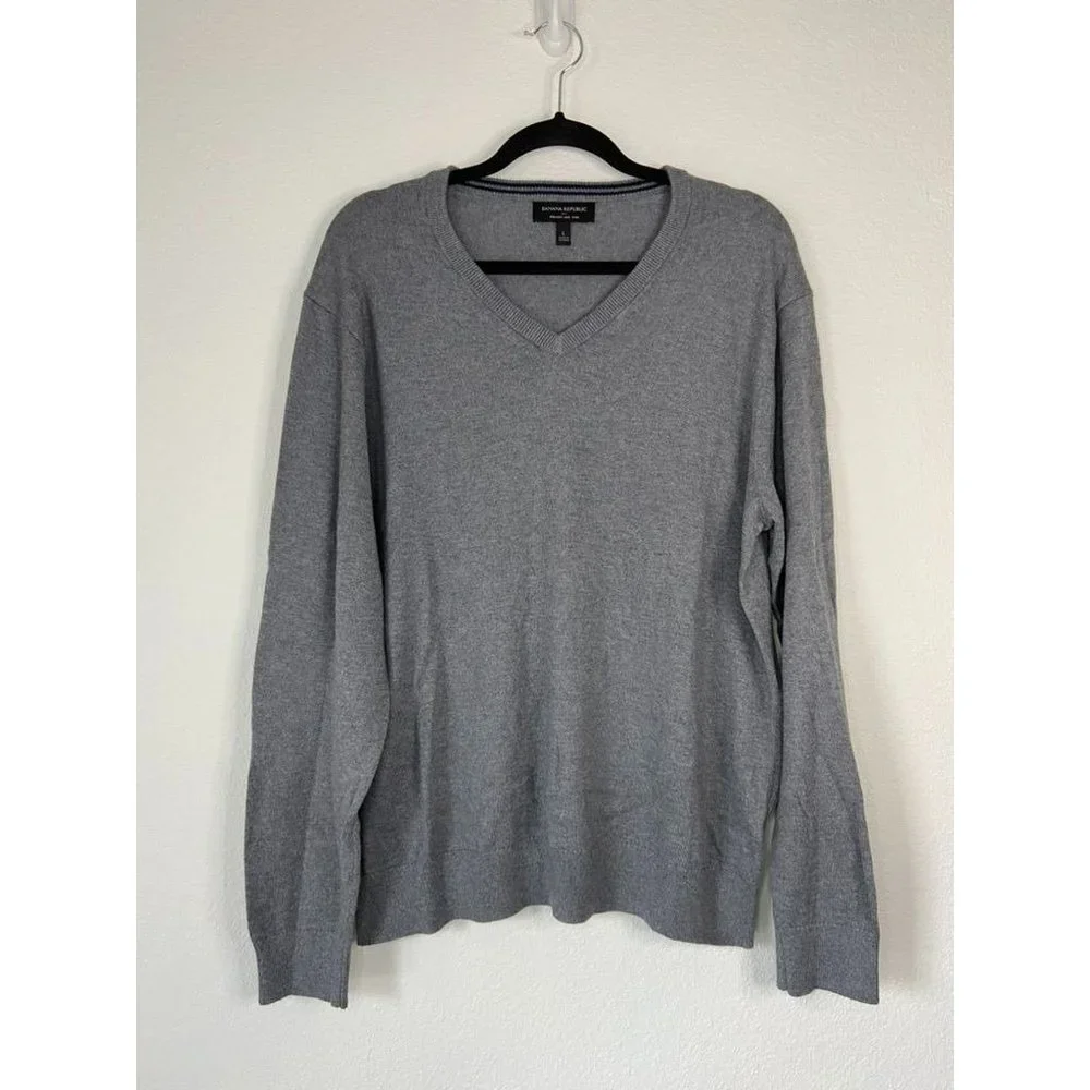 Banana Republic men's large grey v-neck lightweight‎ sweater premium luxe yarn